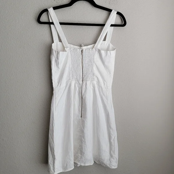Reformation Brie Linen Dress in White size 4 NWT Reformation Brie Linen Dress in White size 4 NWT